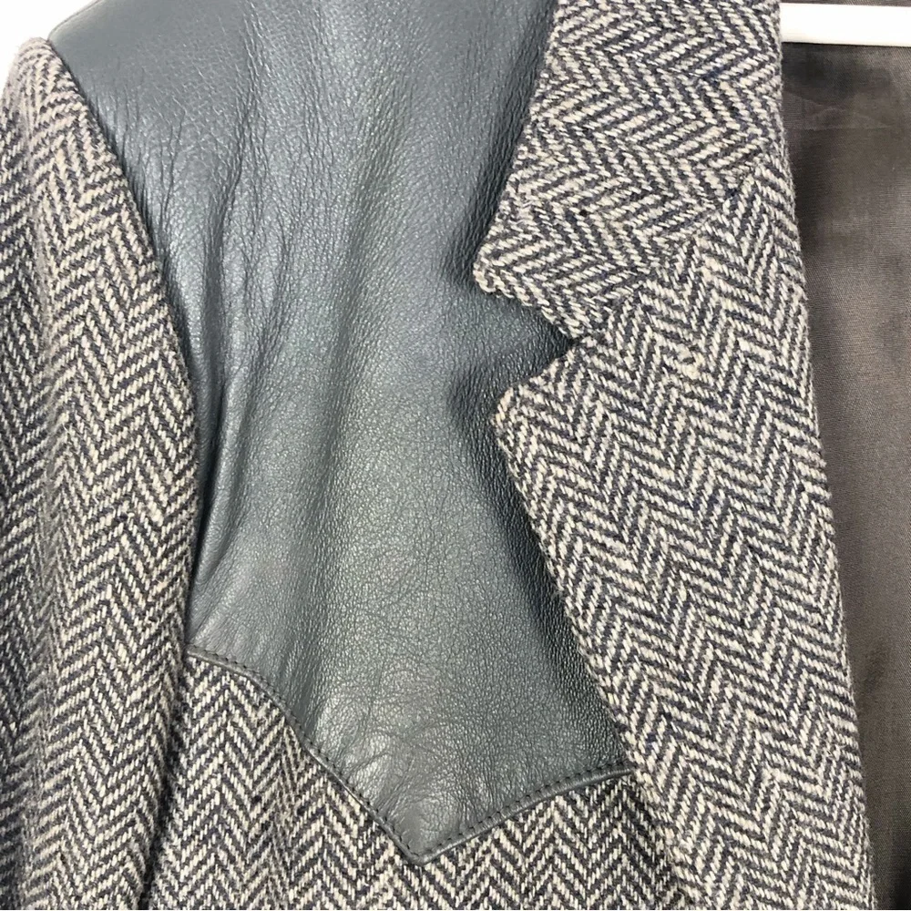 VINTAGE grey herringbone sports jacket leather elbow patches single breasted 44